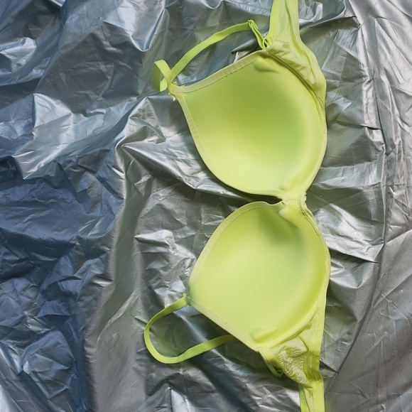 Victoria's Secret 32D Plunge Bra - Picture 2 of 5